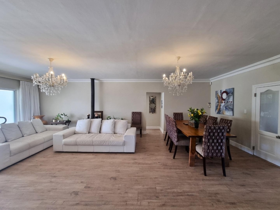 5 Bedroom Property for Sale in Sandbaai Western Cape